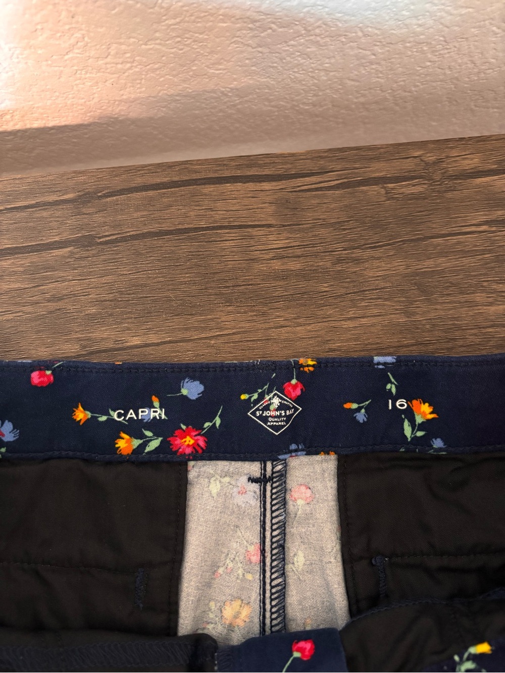 Saint John’s Bay women’s capris size 16 - Picture 4 of 5